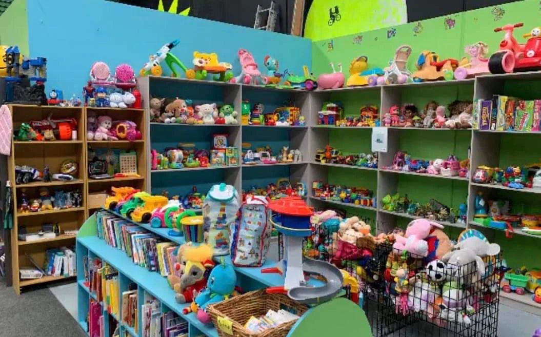 Second hand deals toys store