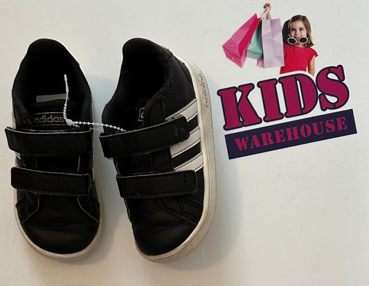 Adidas Black & White Shoes Size US6/UK5.5 (Child)