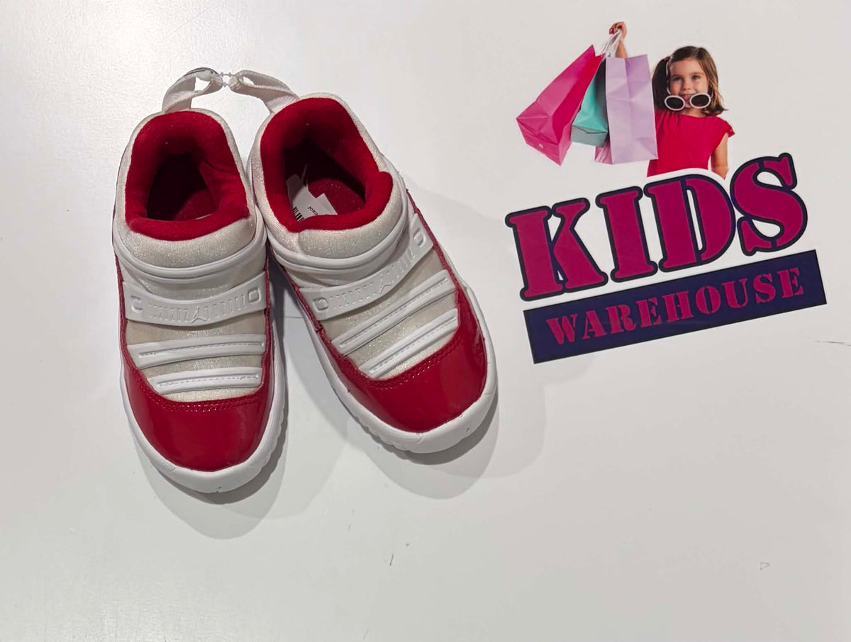 Nike Red, White Runners Size US7/UK6.5 (Child)