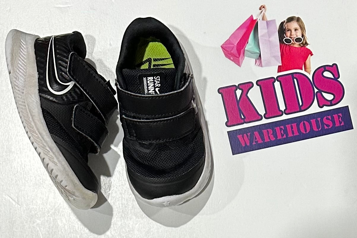 Nike Black, White Star Runners Size US5/UK4.5 (Toddler/Child)