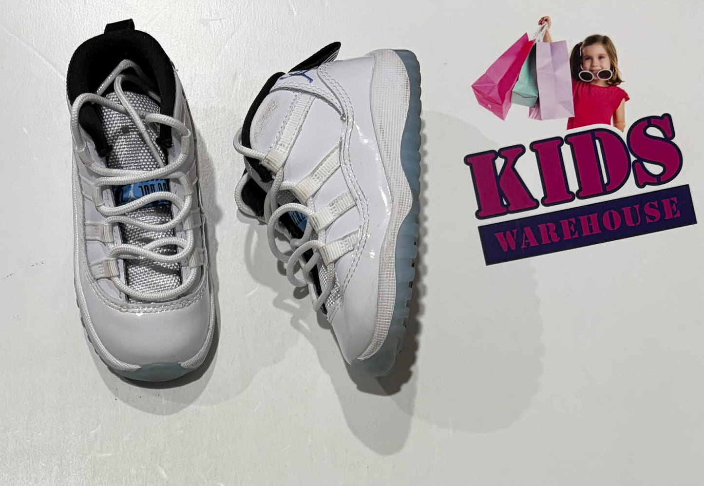 Nike White Runners Size US6/UK5.5 (Child)