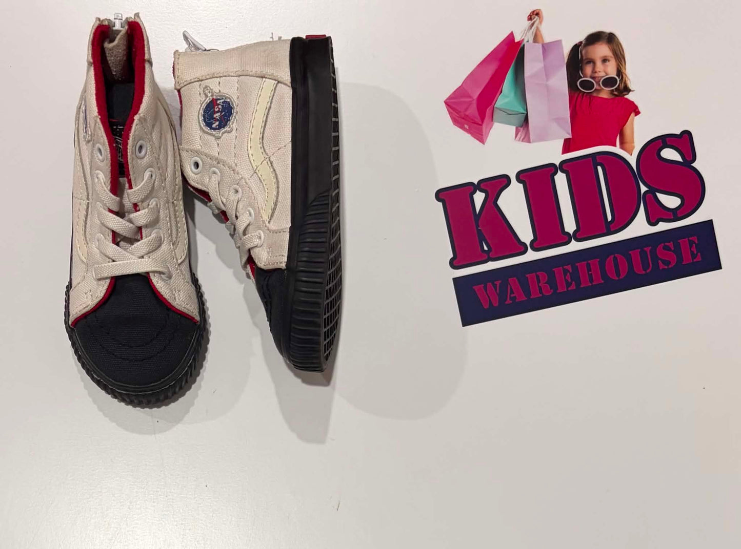 Vans x NASA White, Red, Black Runners Size US7/UK6.5 (Child)