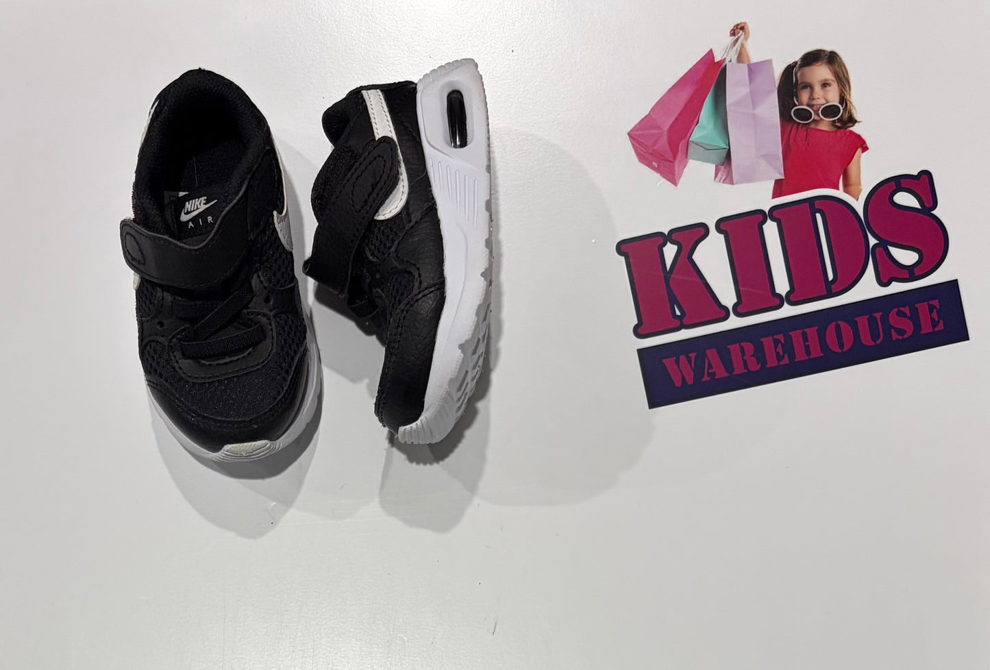 Nike Black, White Runners Size US5/UK4.5 (Child)