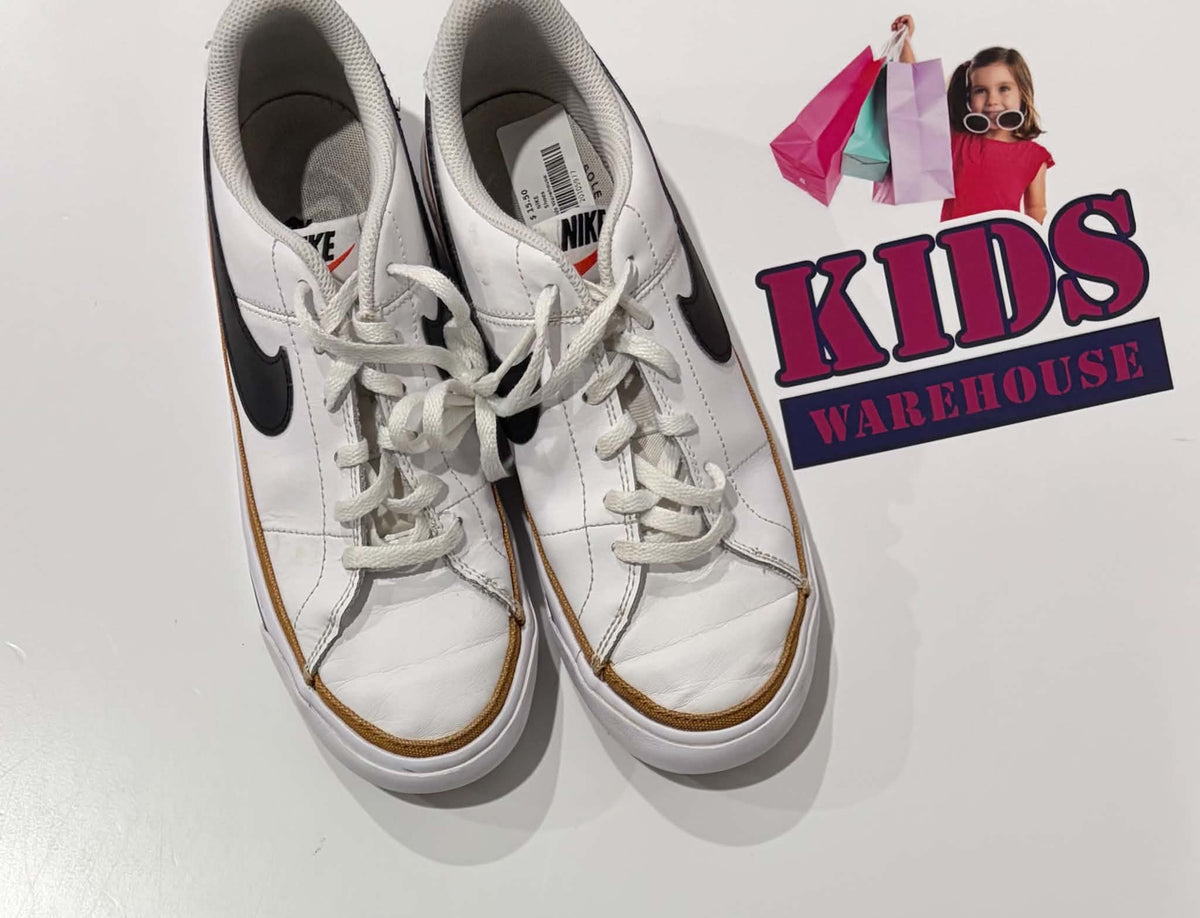 Nike White, Black, Gold Sneakers Size US5.5/UK5 (Older Child)