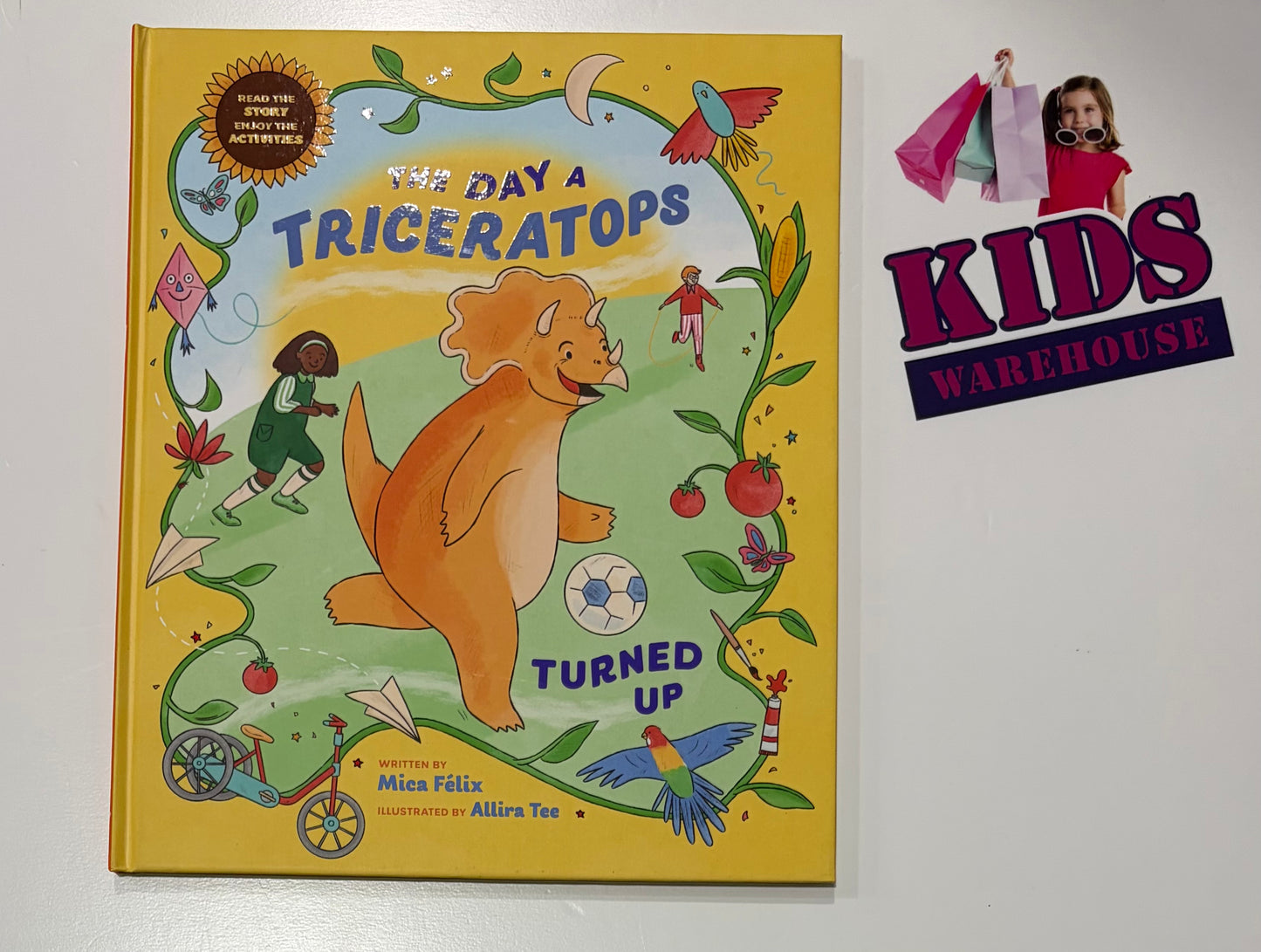 The Day A Triceratops Turned Up (Hard Cover) - Mica Félix, Allira Tee