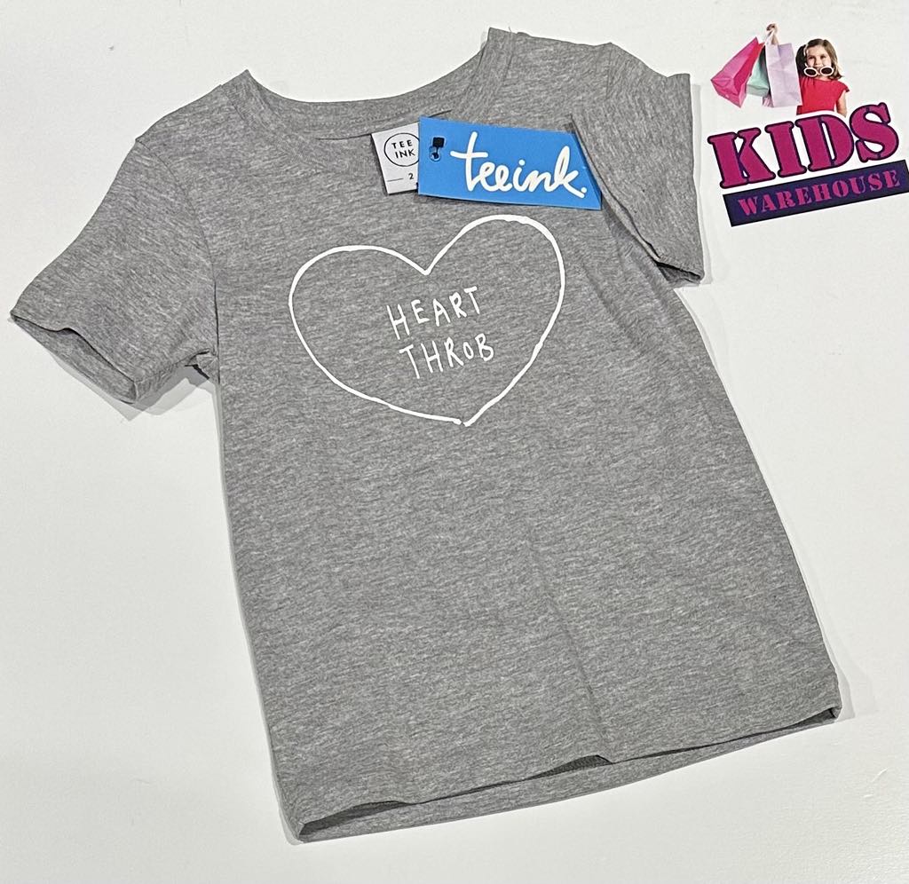 New Teeink Grey Top With “Heart Throb” Print Size 2