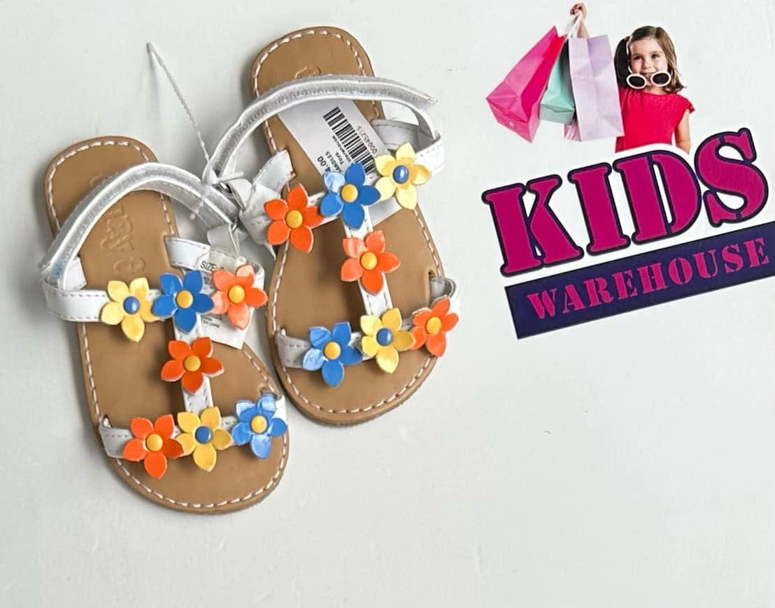 Crazy 8 White & Tan Flower Sandles Size 6 (Child)