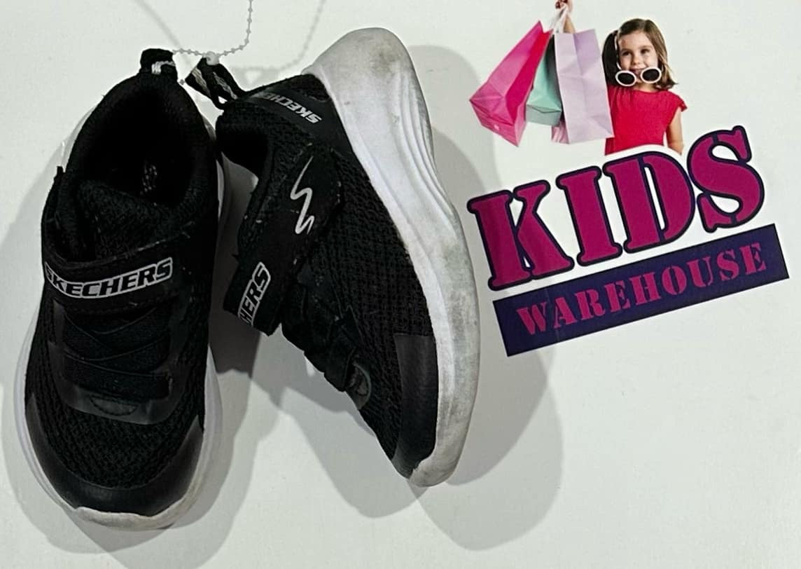 Skechers Black, White Runners Size US5/UK4 (Child)