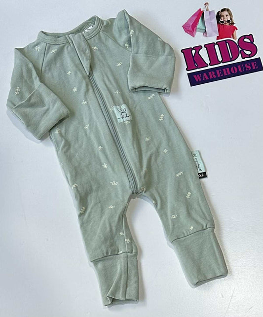 Premmie ErgoPouch Green Jumpsuit With Plant Pattern Size 00000