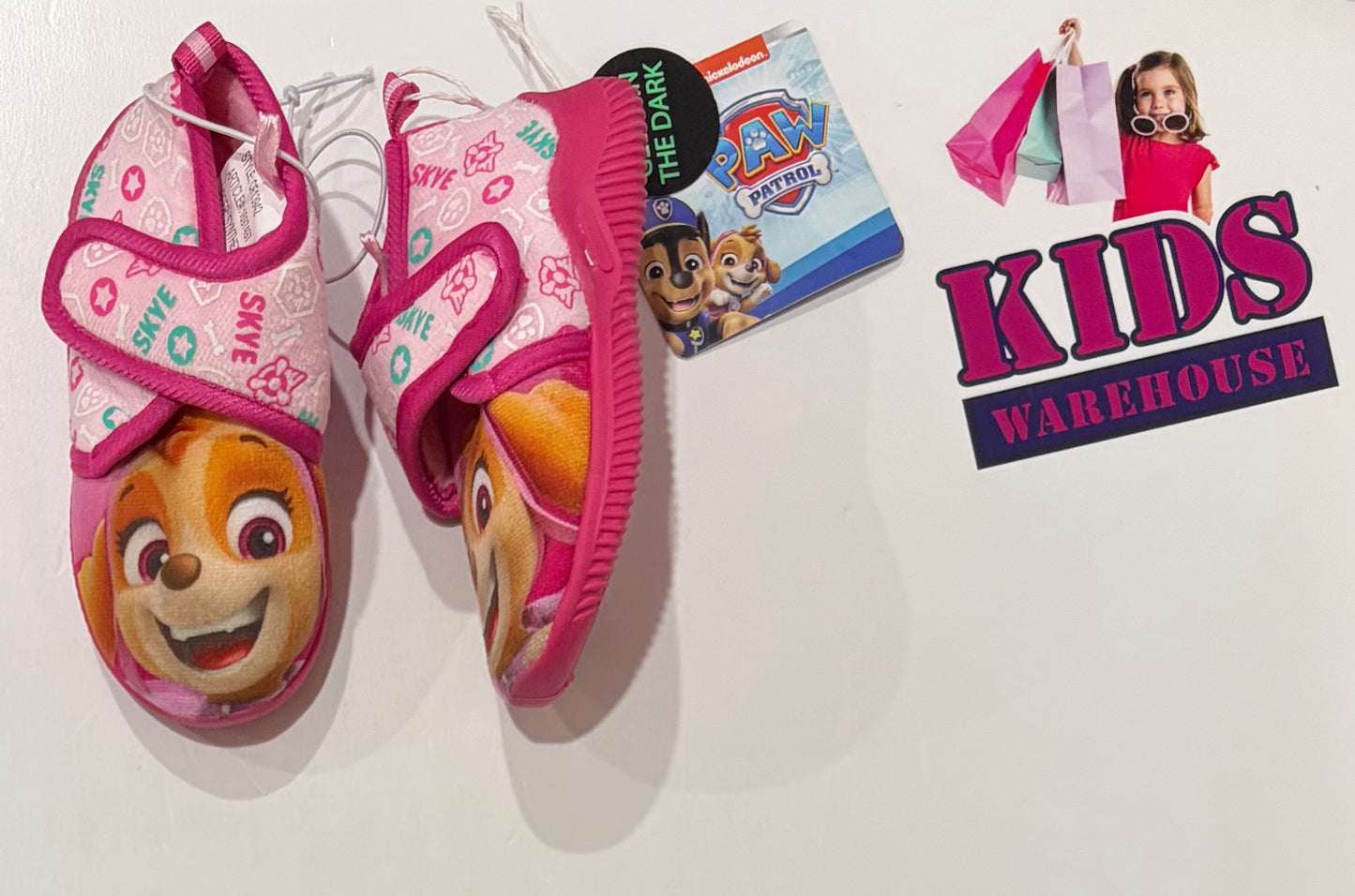 NEW Nickelodeon Paw Patrol Skye Glow In The Dark Slippers Size 7 (Child)