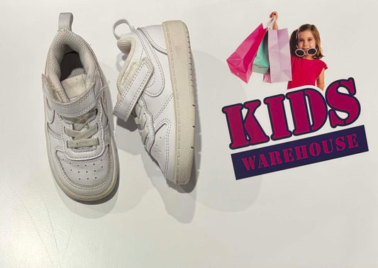 Nike White Runners Size US5/UK4.5 (Child)