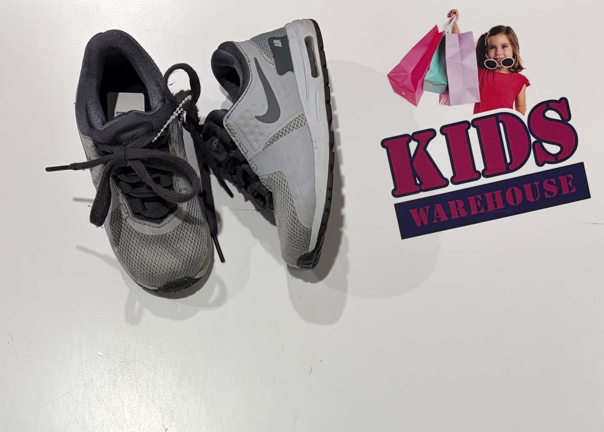 Nike Grey Runners Size US7/UK6.5 (Child)