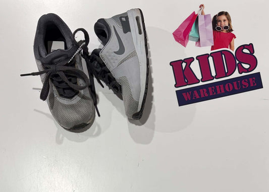 Nike Grey Runners Size US7/UK6.5 (Child)