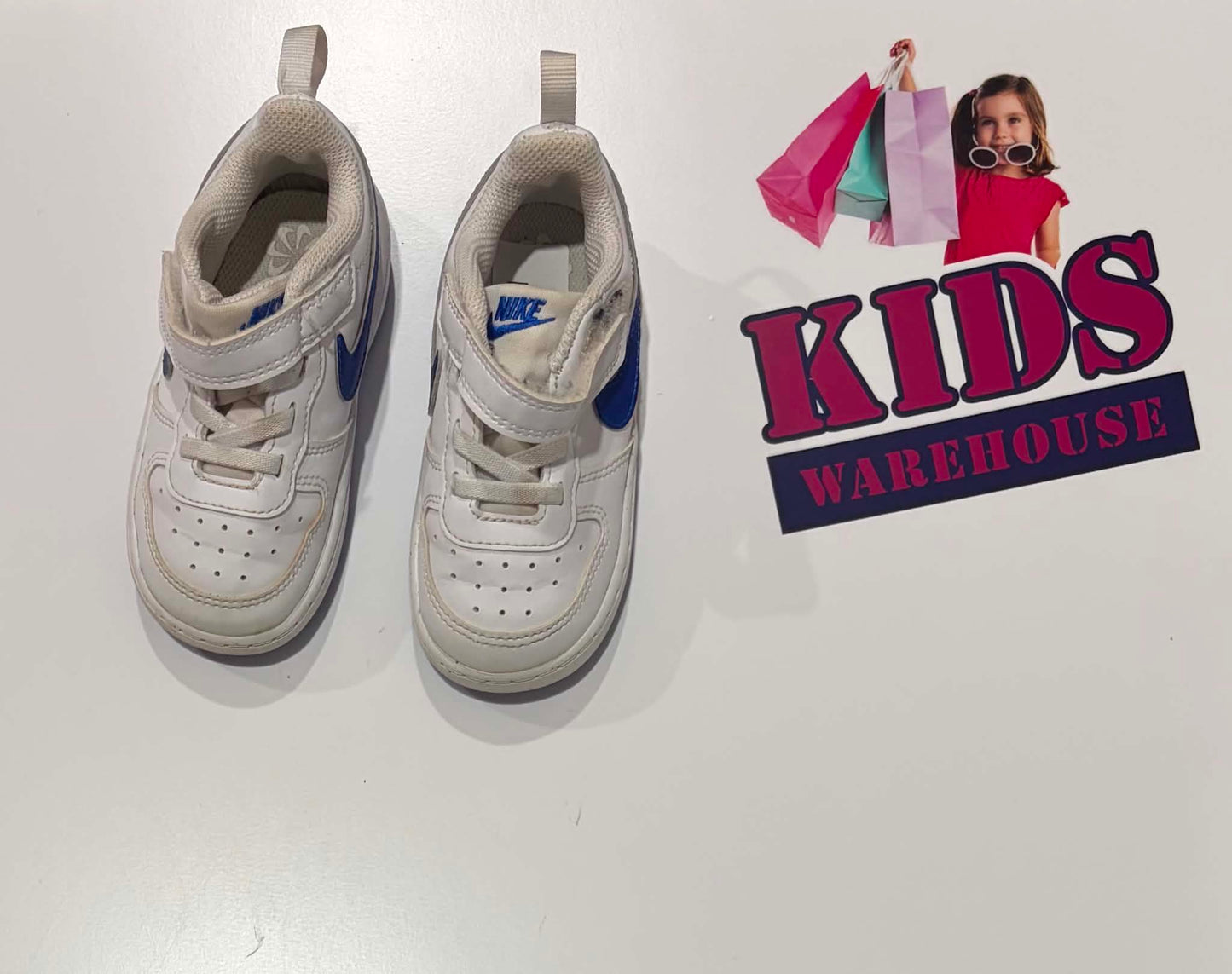 Nike White, Blue Runners Size US7/UK6.5 (Child)