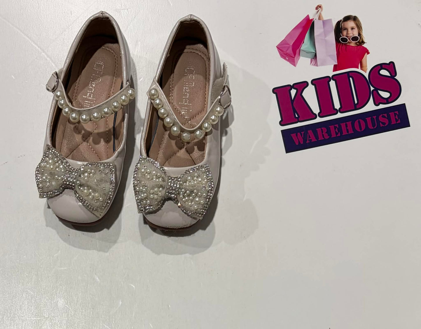 Hopscotch White Dress Shoe With Bow And Pearls Size US6.5/UK6 (Child)