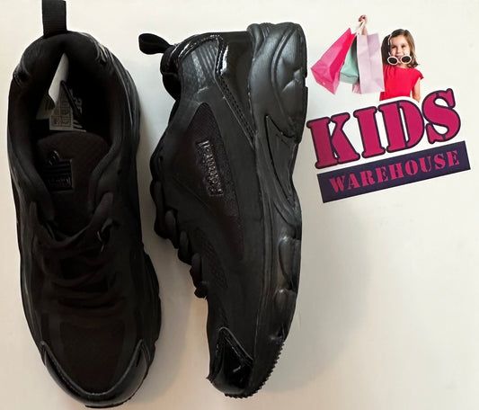 New Admiral Black Runners Size US3/UK2 (Older Child)