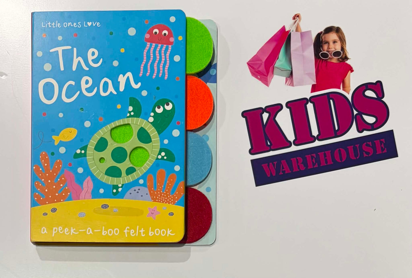 Little Ones Love The Ocean A Peek-A-Boo Felt Book (Boardbook) - Damien Barlow