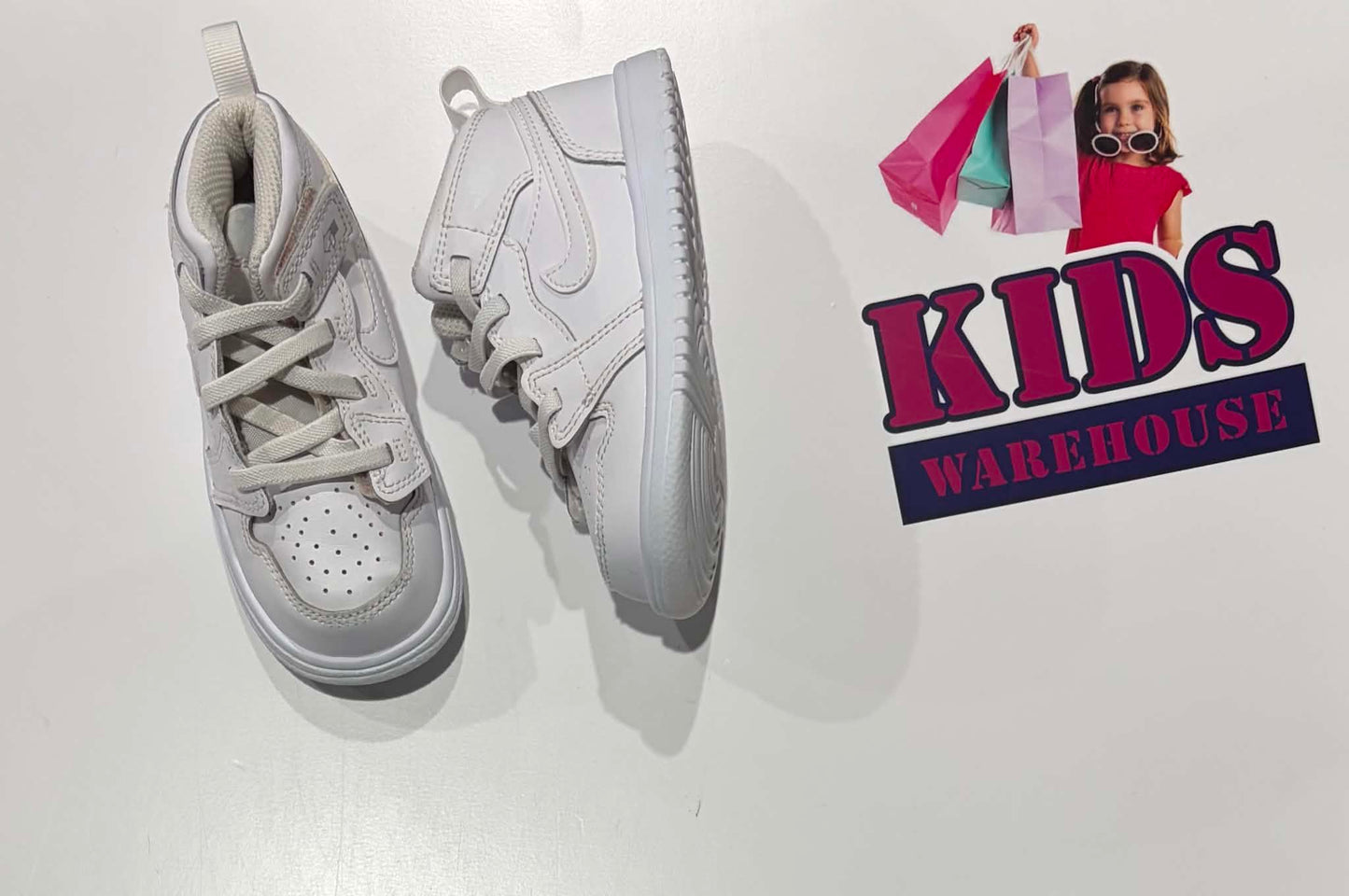 Nike White Runners Size US8/UK7.5 (Child)