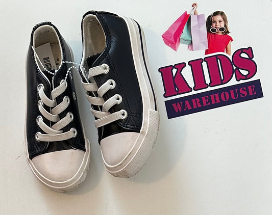 Cotton On Black & White Shoes Size US8/UK7 (Child)