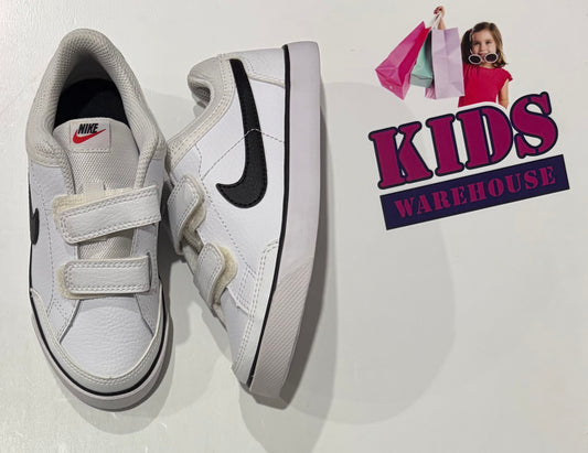 Nike Black, White Runners Size US10/UK9.5 (Child)