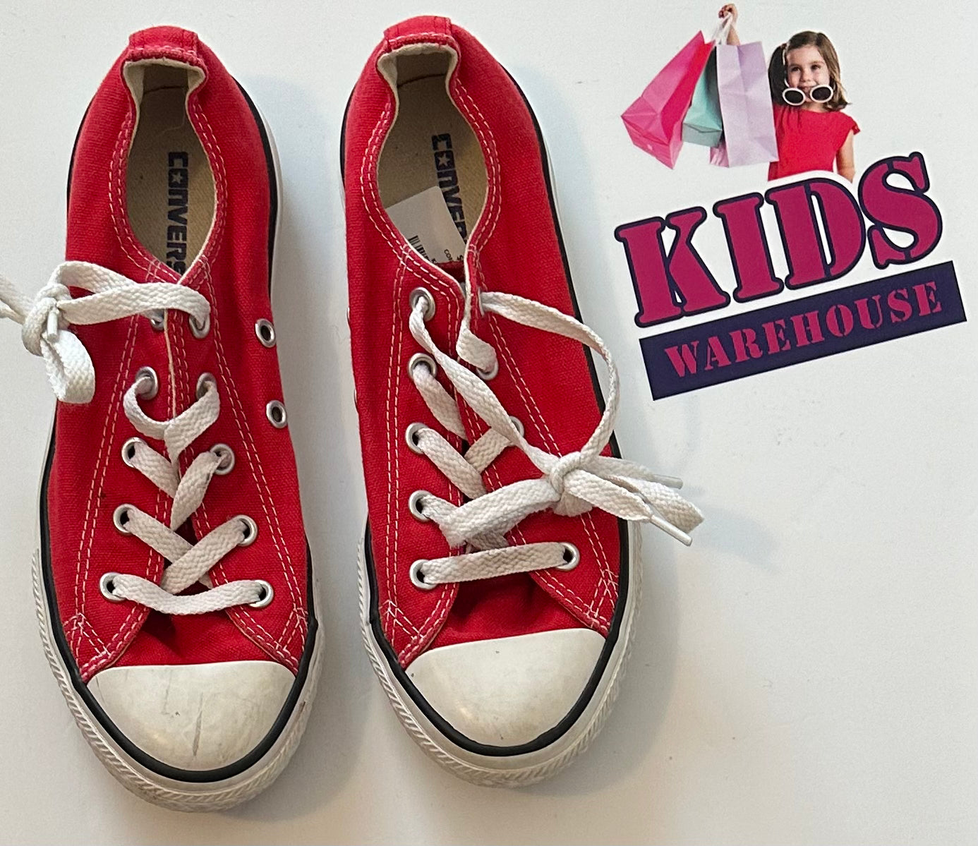 Childrens size 5 converse top trainers