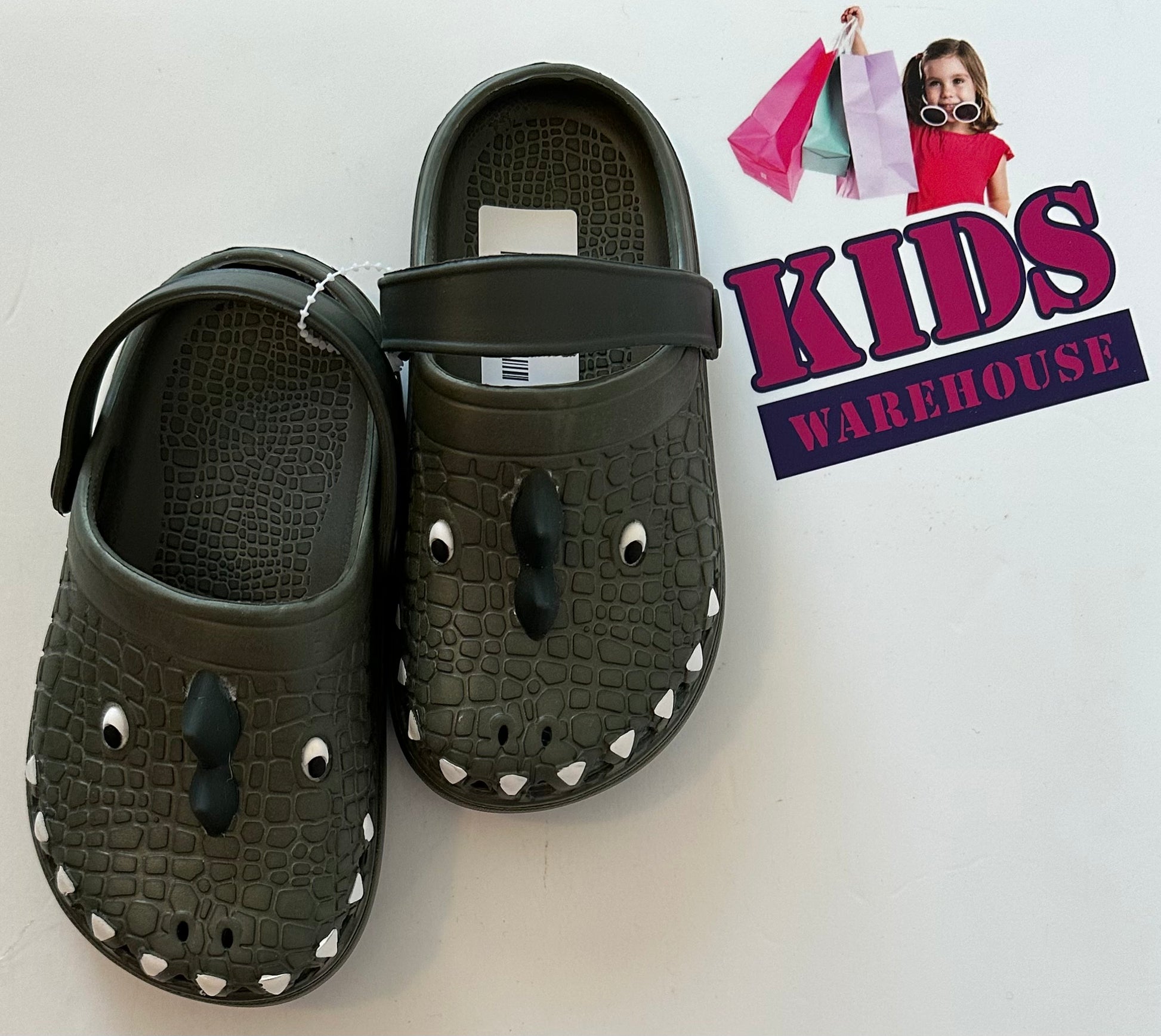 Green 2025 color sandals