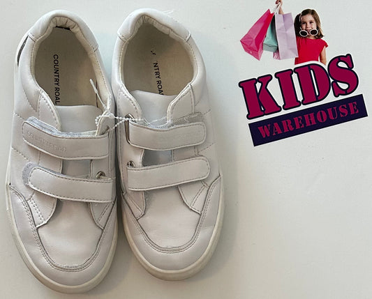 Country Road White Shoes Size 8 (Older Child)