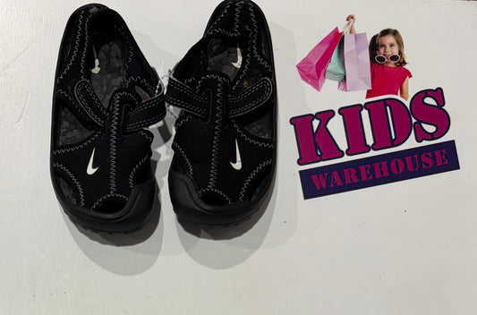 Nike Black Sandles Size 6 (Child)