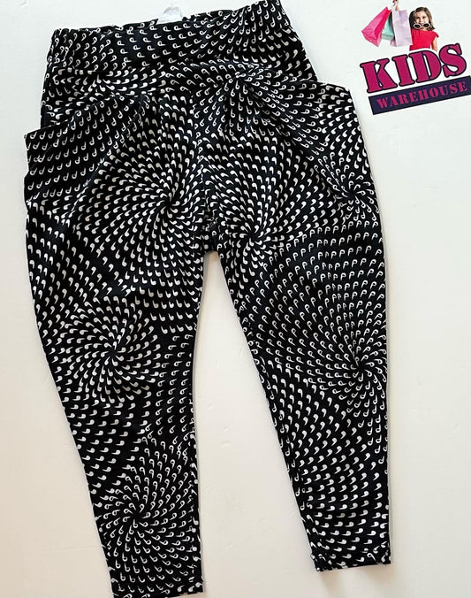 J’Magie Black & White Pants Size 4