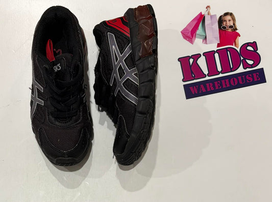 Asics Black, Red Runners Size US10/UK9.5 (Child)