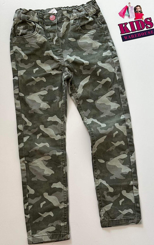 H&T Camouflage Jean with Pink Button Pants Size 5