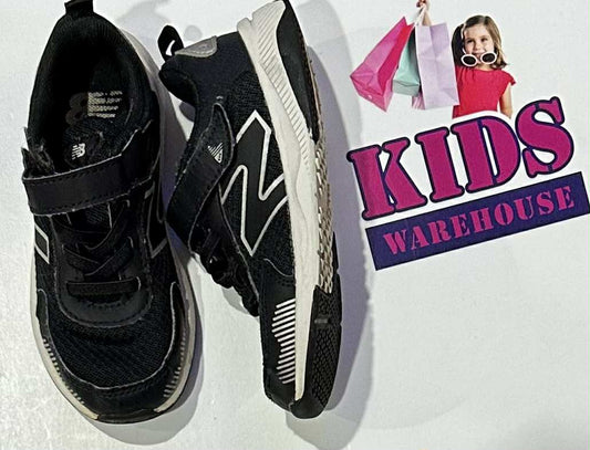 New Balance Black, Grey Runners Size US9/UK8.5 (Child)