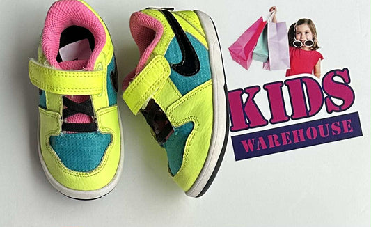 Nike Black, Yellow, Pink, Turquoise Runners Size US5/UK4.5 (Child)