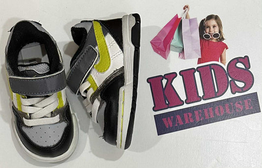 Nike Black, White, Green Runners Size US2/UK1.5 (Child)