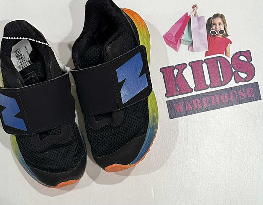 New-B Arishi Black, Rainbow Runners Size US7/UK6.5 (Child)